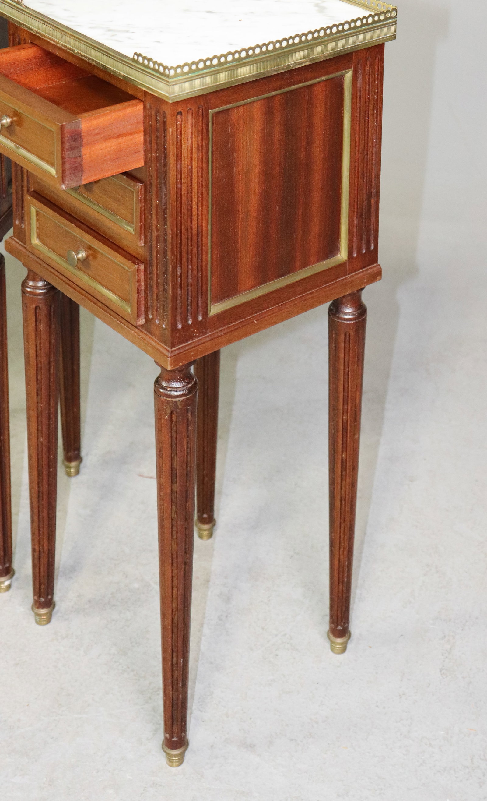 Louis XVI style nightstands - 3
