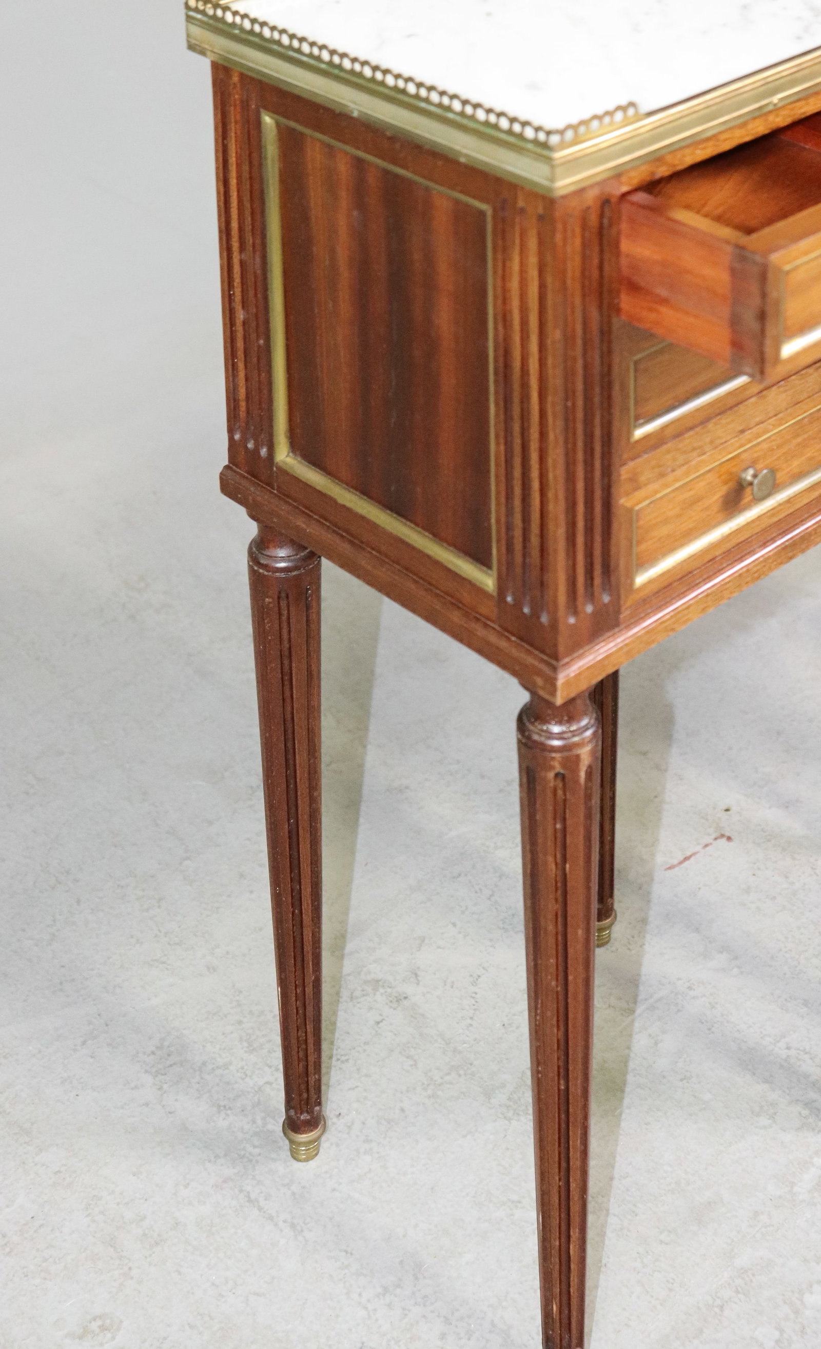 Louis XVI style nightstands - 4