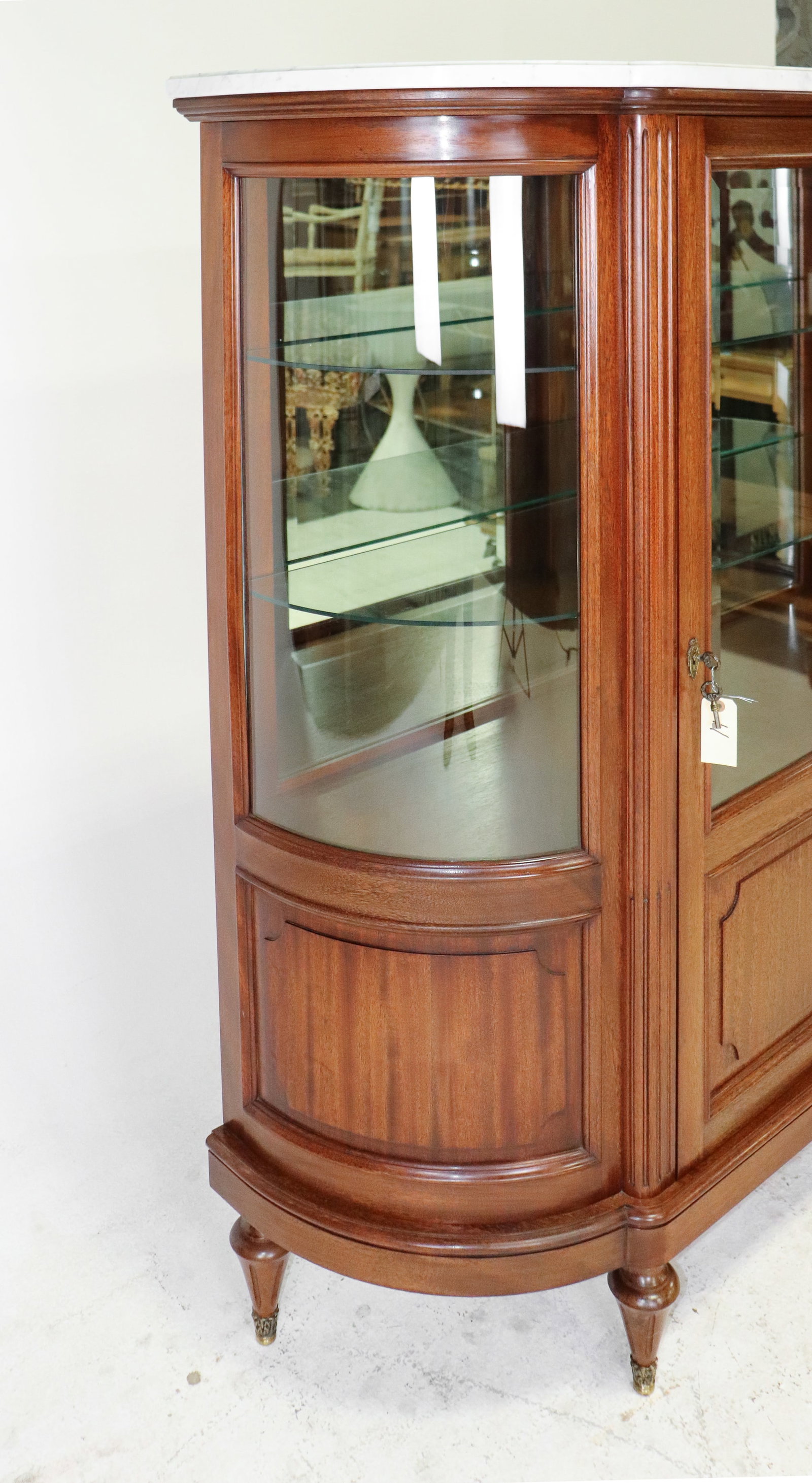 Louis XVI Style Mirror back Showcase - 4