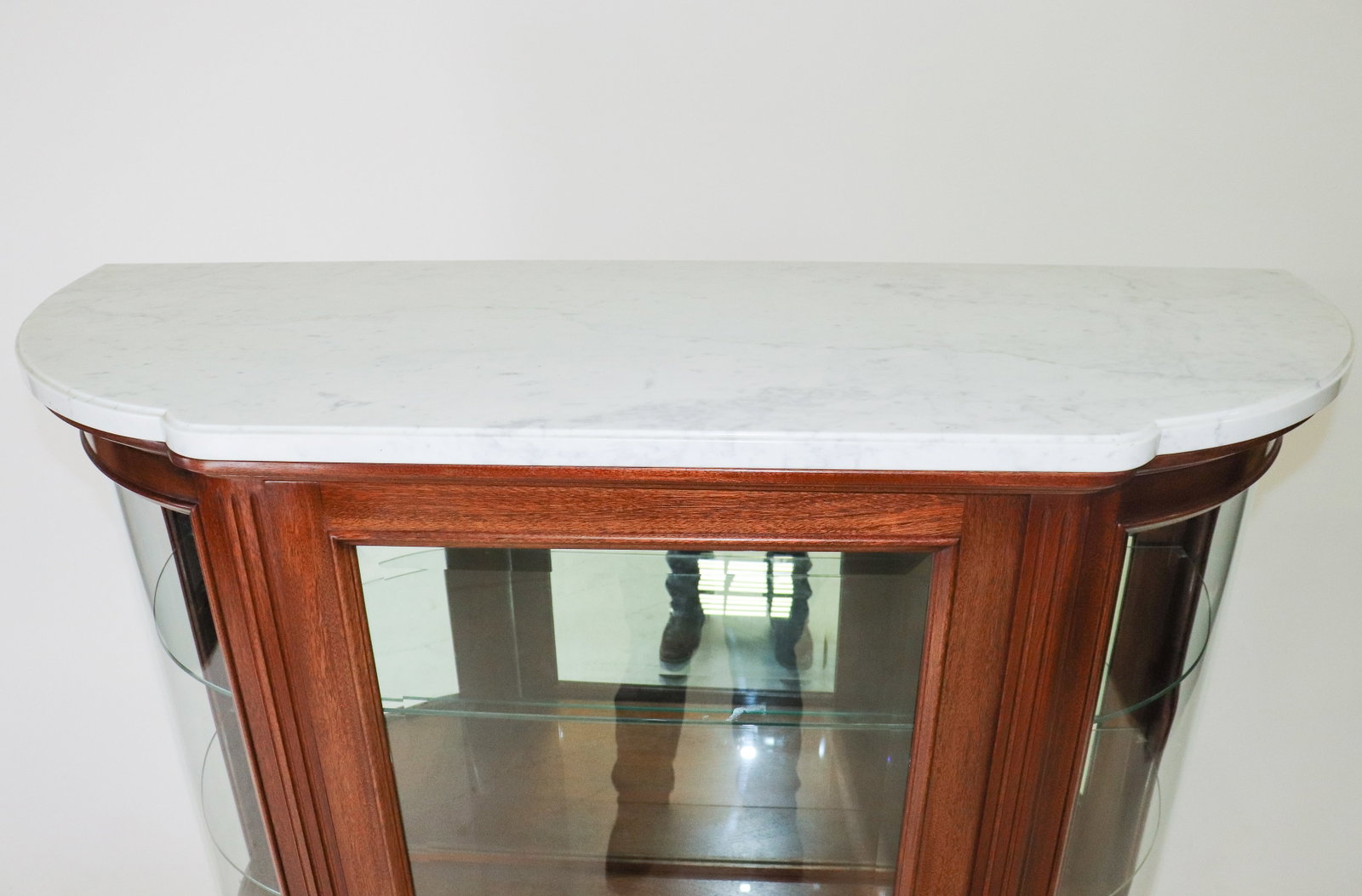 Louis XVI Style Mirror back Showcase - 5