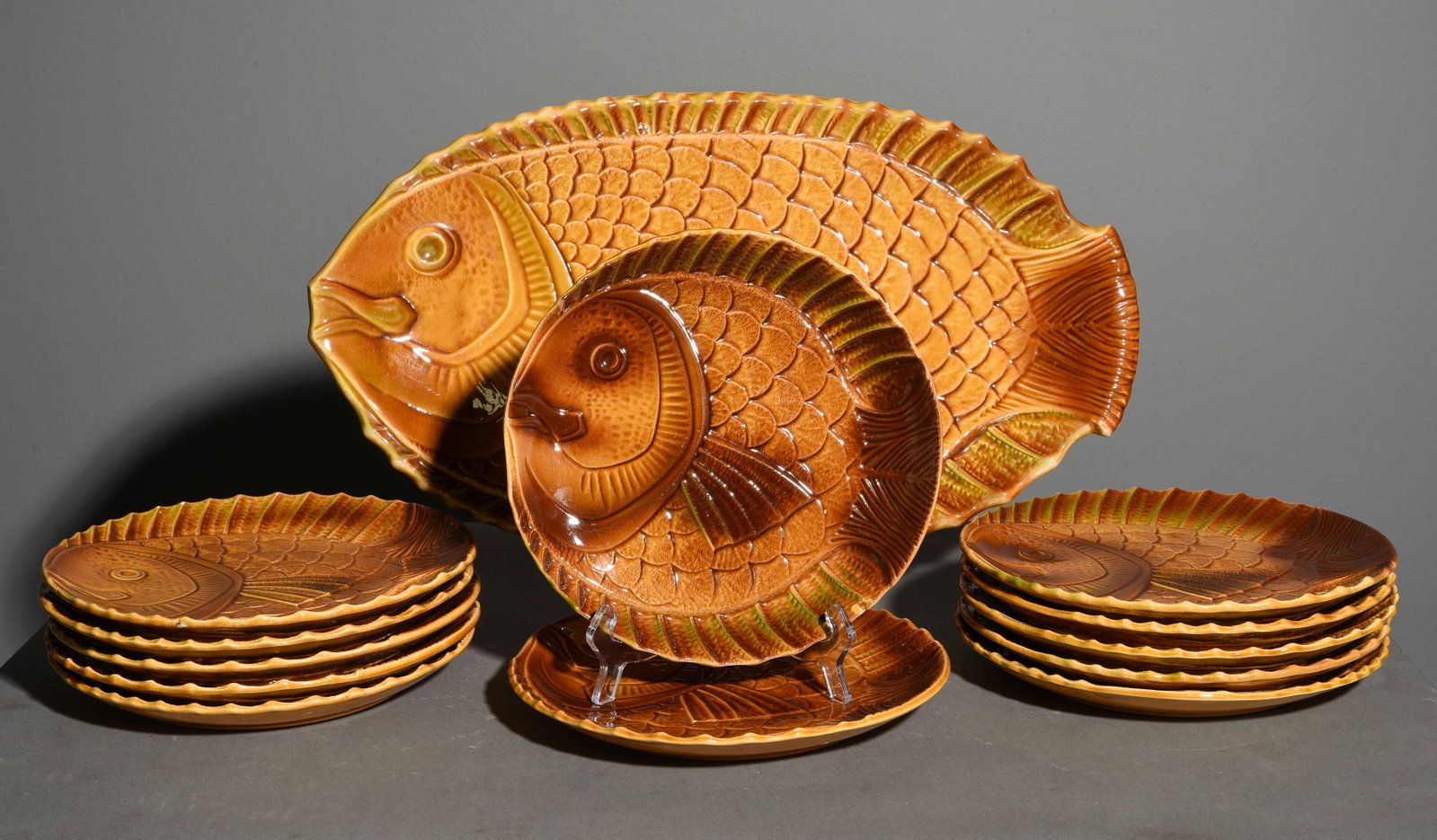 13pc French Fish Plate Set - Platter & 12 Plates: 13pc French Fish Plate Set - Platter & 12 Plates - Platter is 1.5 in tall x 20.75 x 12, Plates are 1 in tall x 10 inch diameter each