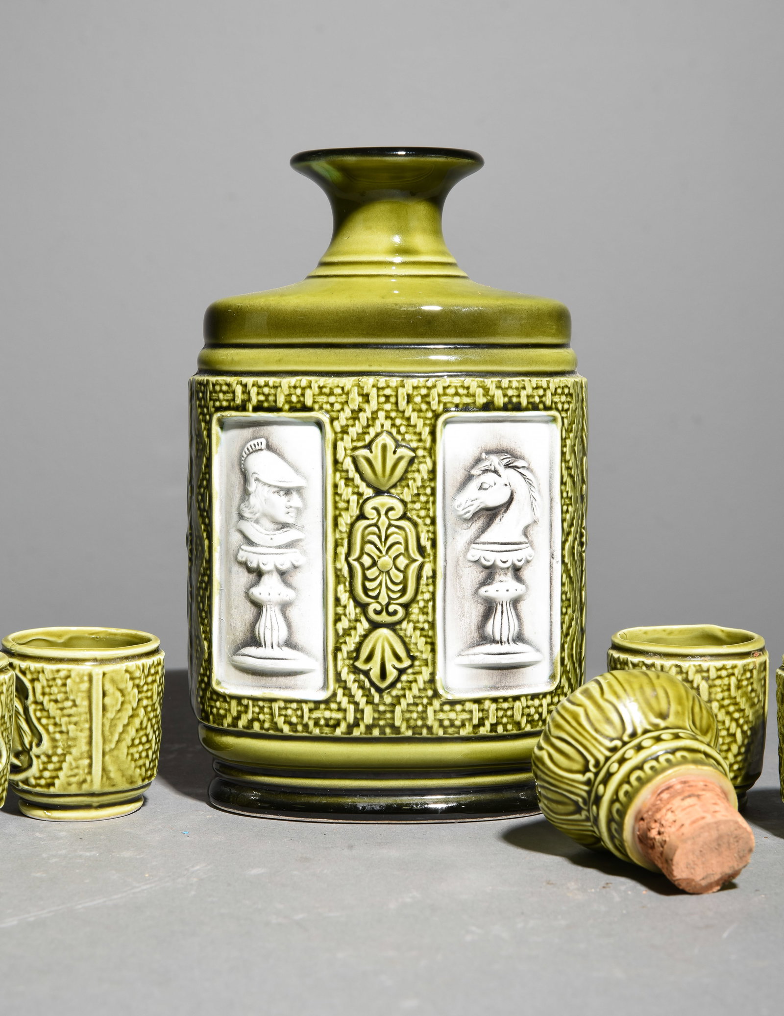Sake Decanter with 6 cups - 4
