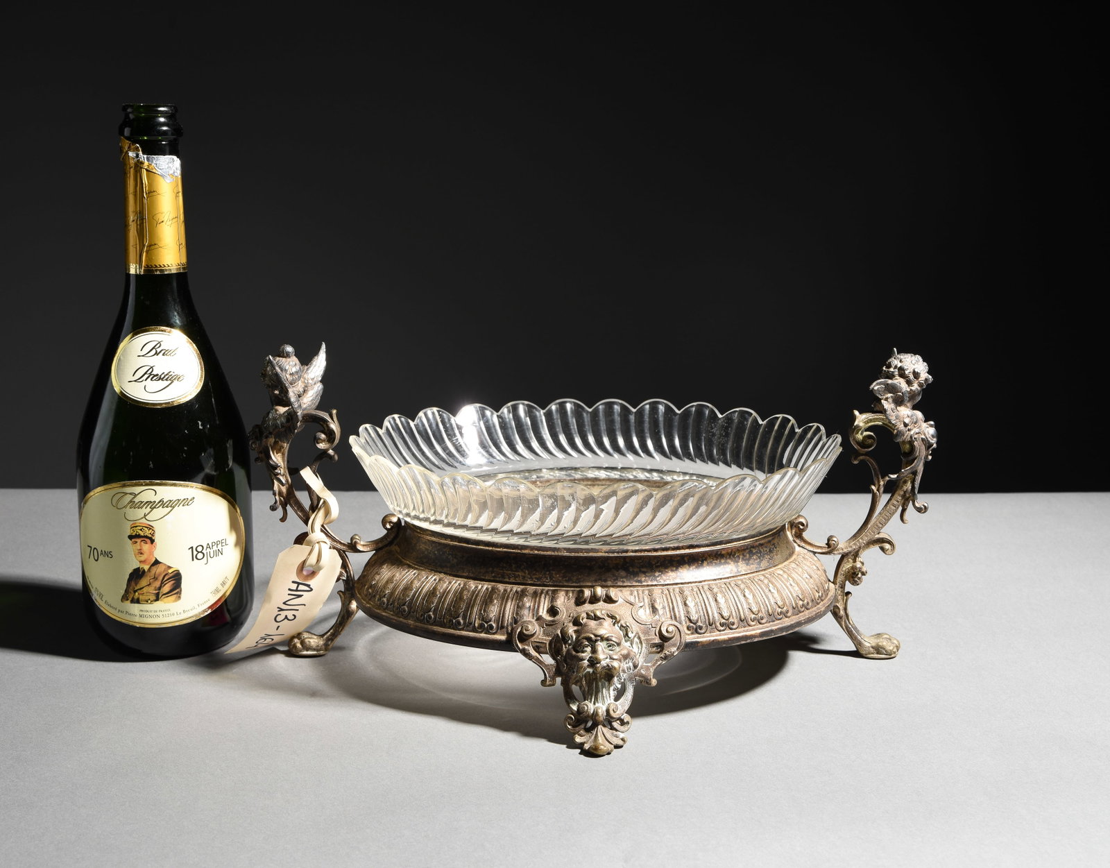 Art Nouveau Style Center Piece with Winged Cherubs (1 of 4)