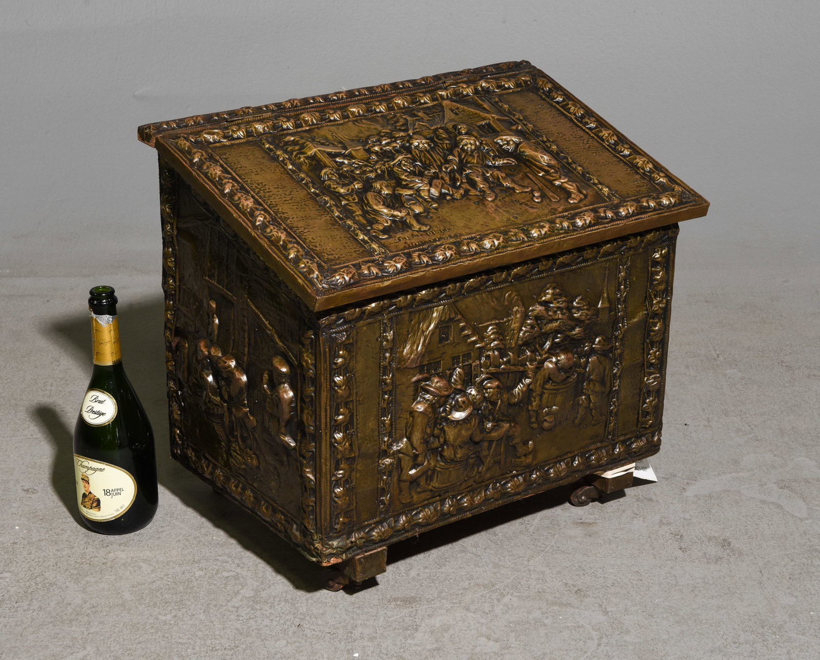 Danish Brass Wrapped Oak Log / Coal Box (1 of 4)