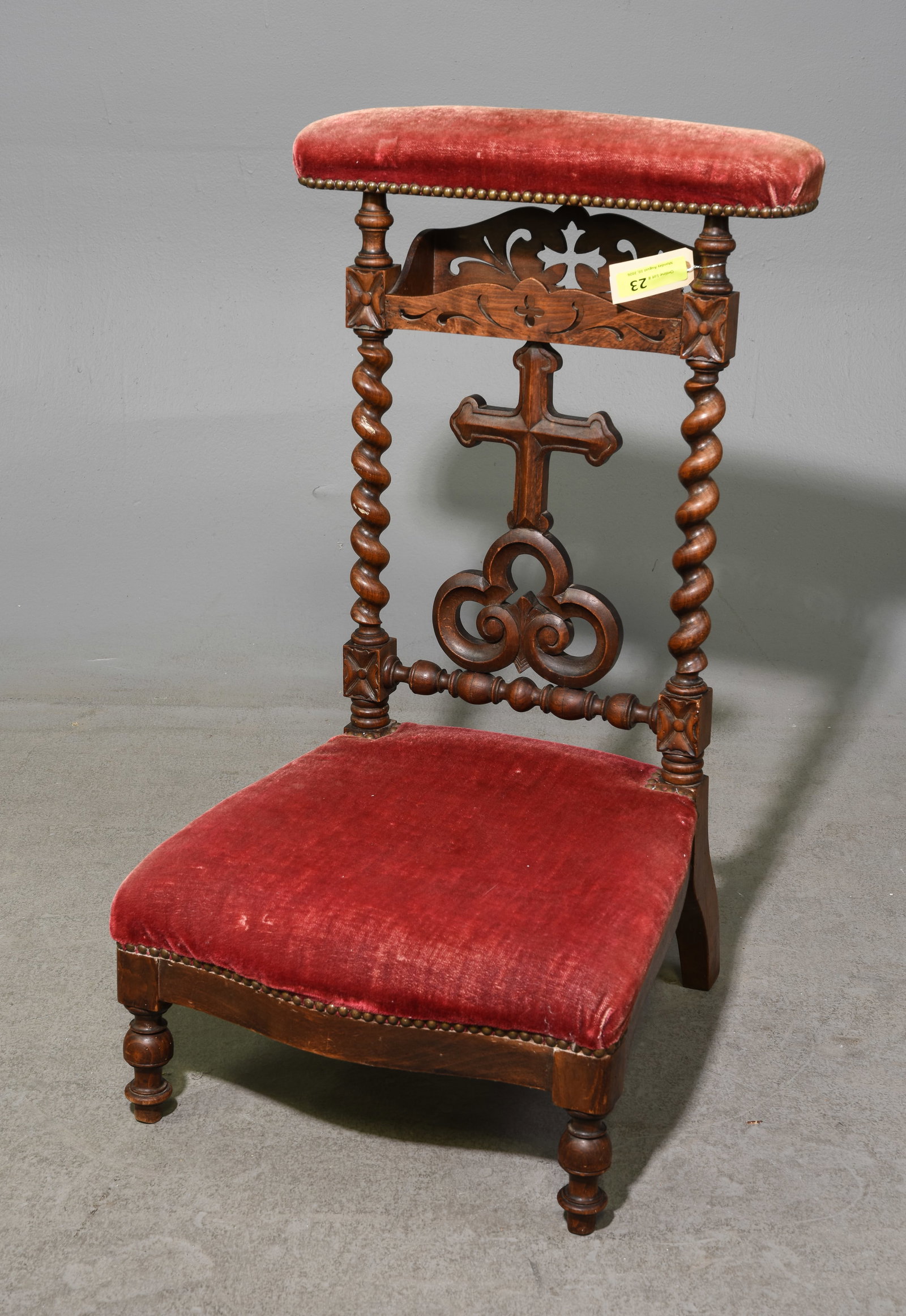 Louis XIII Style French Twist Kneeler / Prie Dieu: French Louis XIII Style French Twist Kneeler / Prie Dieu - 35 in tall x 19.5 x 18.5