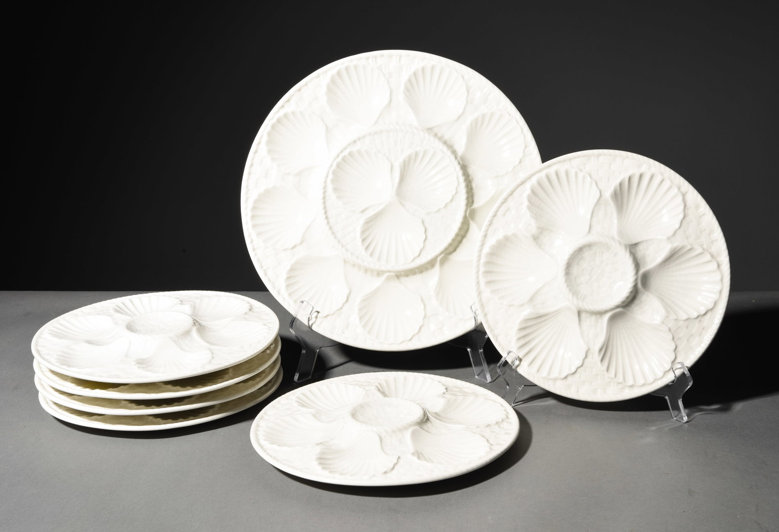 French 7pc White Scallop Plate Set - Platter & 6 Plates: French 7pc White Scallop Plate Set - Platter & 6 Plates - Platter is 1 in tall x 13 inch diameter, Plates are 1 in tall x 9.5 inch diameter each