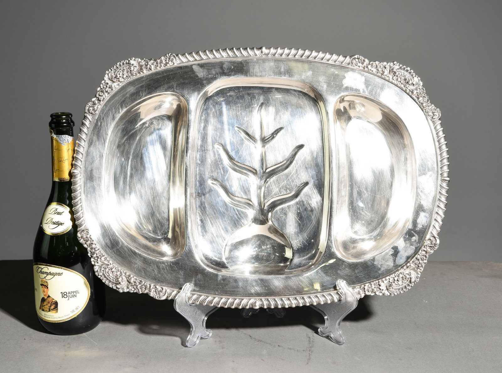 Vintage Silver Plated Serving Tray - Reed & Barton: Vintage Silver Plated Serving Tray - Reed & Barton - 2 in tall x 20 x 14