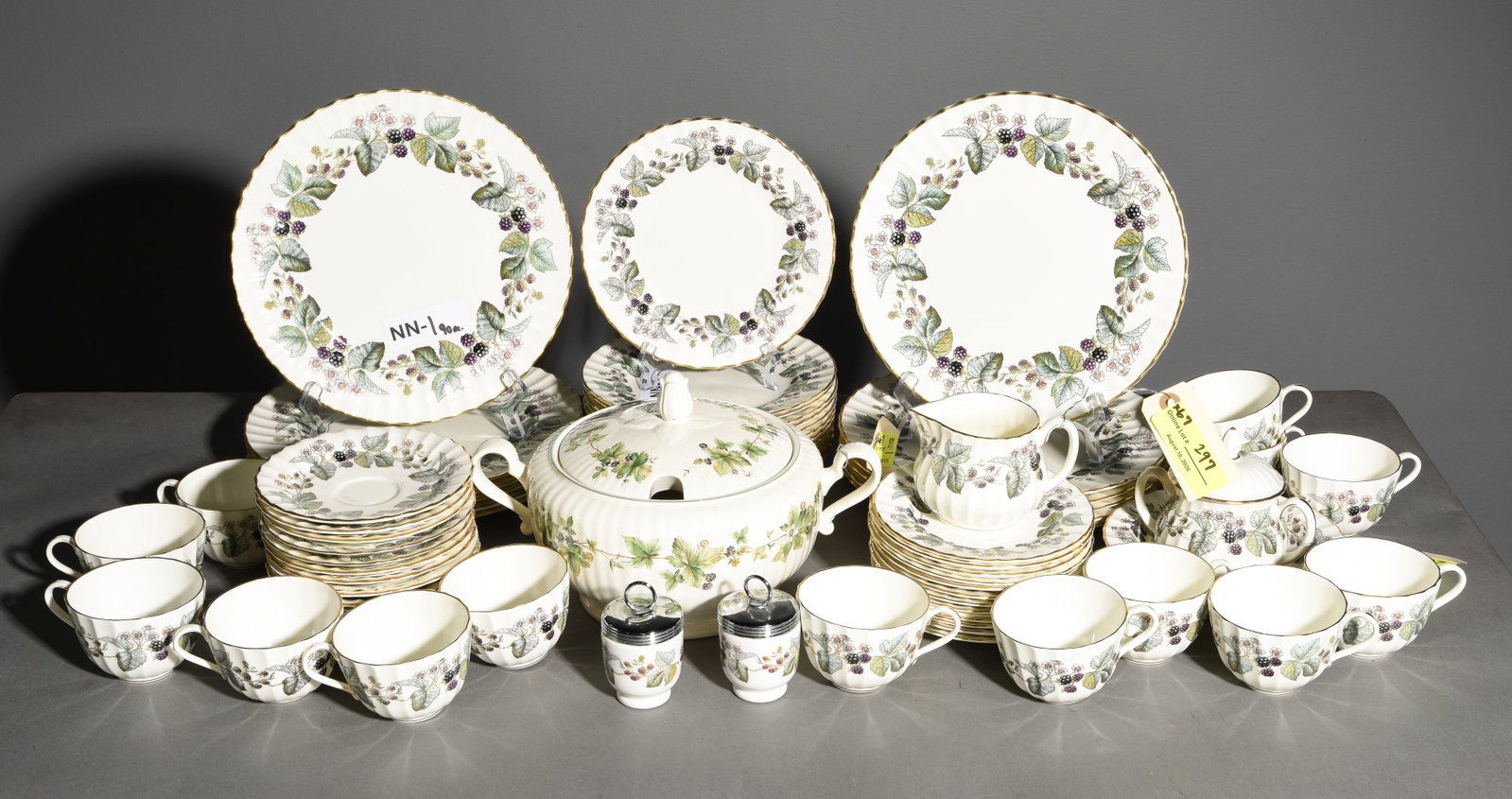 67pcs Set Of Royal Worcester " Lavinia " China Set: 67pcs Set Of Royal Worcester " Lavinia " China Set - 6.5 in tall x 11.5 x 9