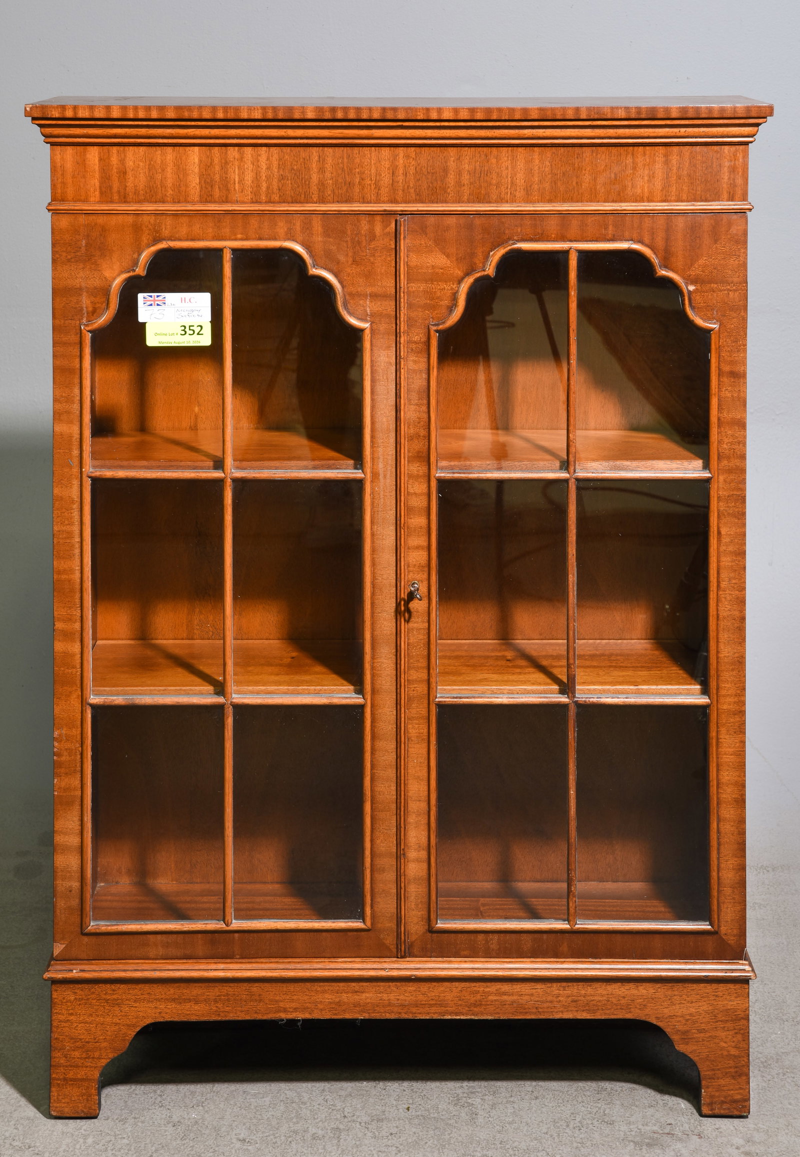 Small Georgian Style Mahogany Double Door Bookcase: Small Georgian Style Mahogany Double Door Bookcase - 42.5 in tall x 30.5 x 9.5