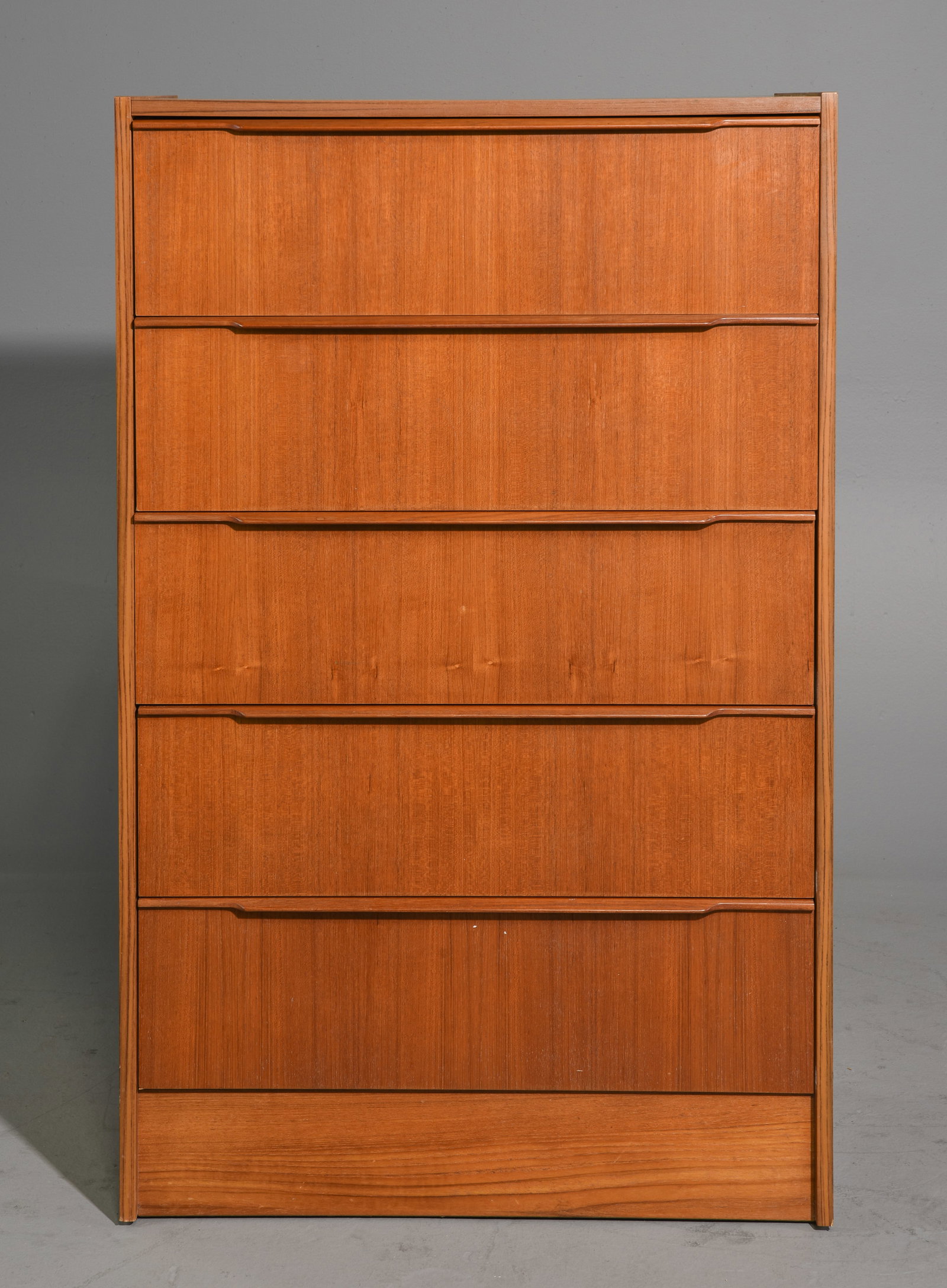 Mid Century Modern 5 Drawers Chest