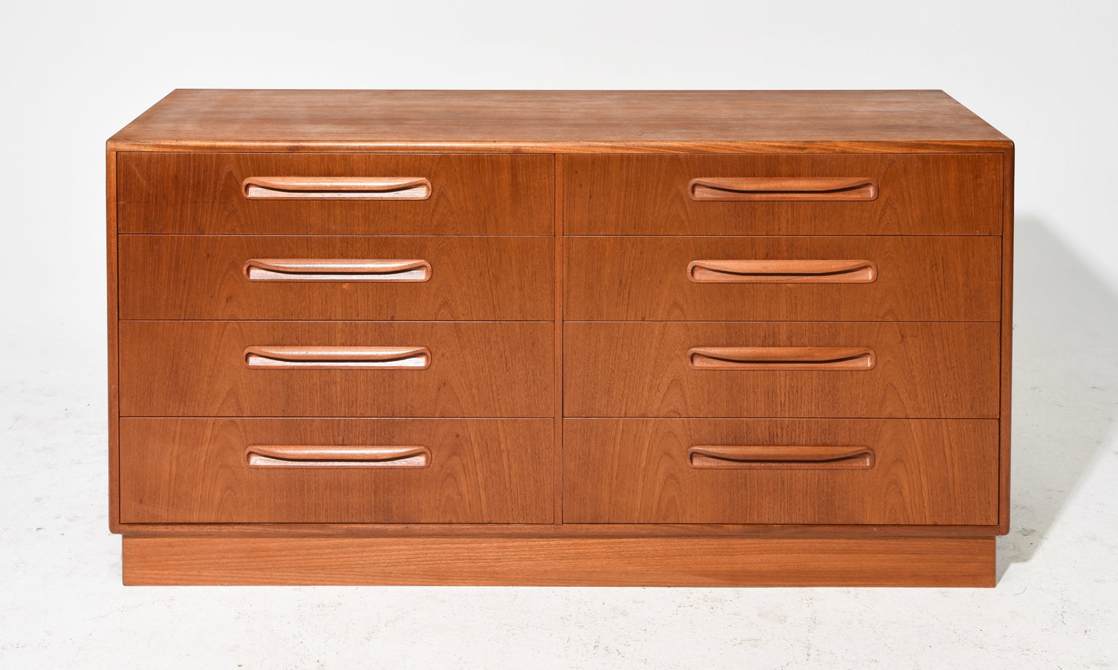 Mid 8 Drawer Mid Century Teak Chest - G-Plan Modern: This Danish Modern Style Teak Chest / Dresser is made by Mid Century Modern Furniture Maker G Plan ( Gplan ) & is part of their "Fresco" Range. - 28.75 in tall x 55 x 17.5