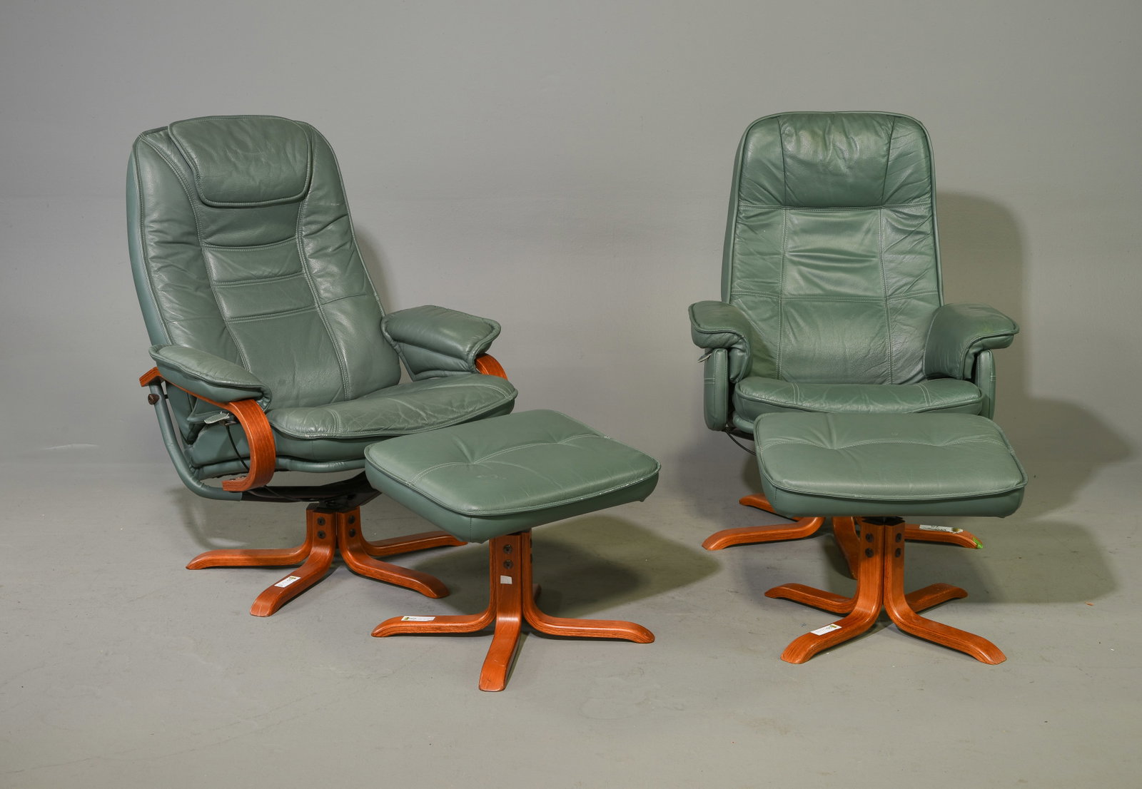 2 Mid Century Lounge Chairs & Ottomans - Ekornes (1 of 5)