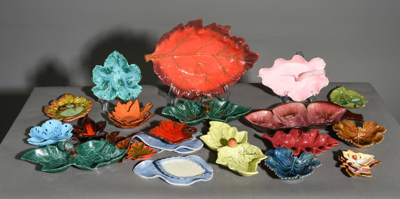 26 Assorted Leaf Pottery "Bowls" / Trays: 26 Assorted Leaf Pottery "Bowls" / Trays - Many are signed - Largest is 2.5 in tall x 14 x 10