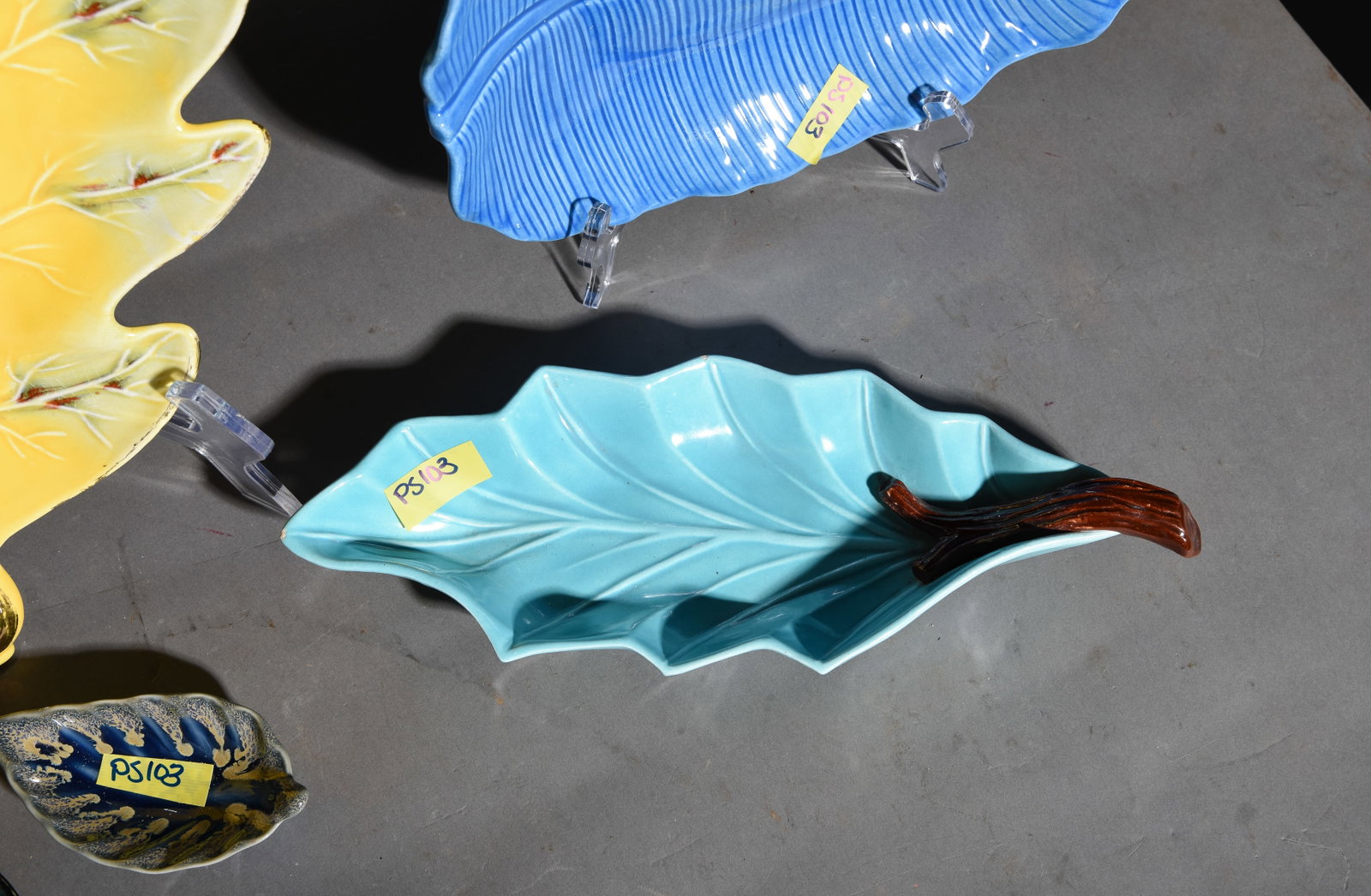 5 Assorted Leaf Pottery Trays #2 - 4