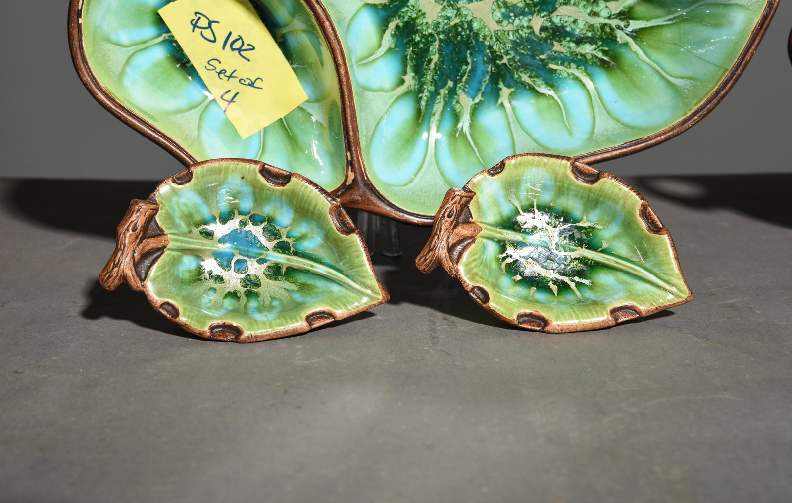 4 Assorted Leaf Pottery Trays - 2
