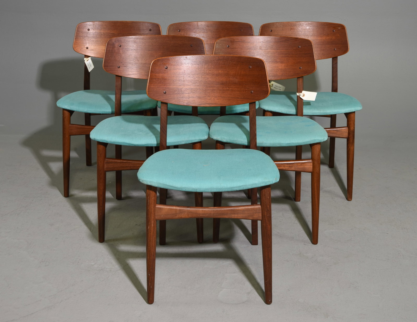 Danish Mid Century Modern Set of 6 Chairs: Danish Mid Century Modern Set of 6 Chairs - 31 in tall x 18.5 x 17 each with a seat height of 17.5 inches