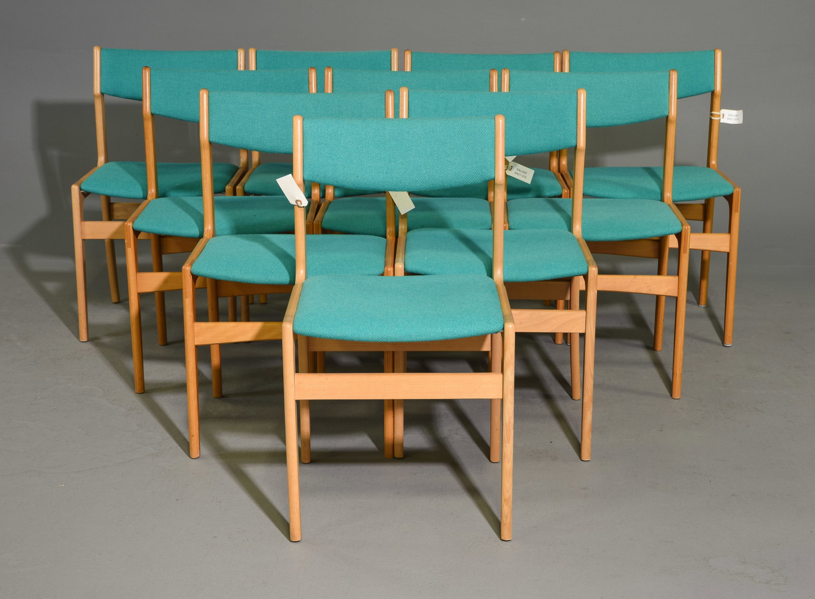 Danish Modern Set of 10 Dining Chairs: Danish Modern Set of 10 Dining Chairs - 31.5 in tall x 18.25 x 18 each with a seat height of 18 inches