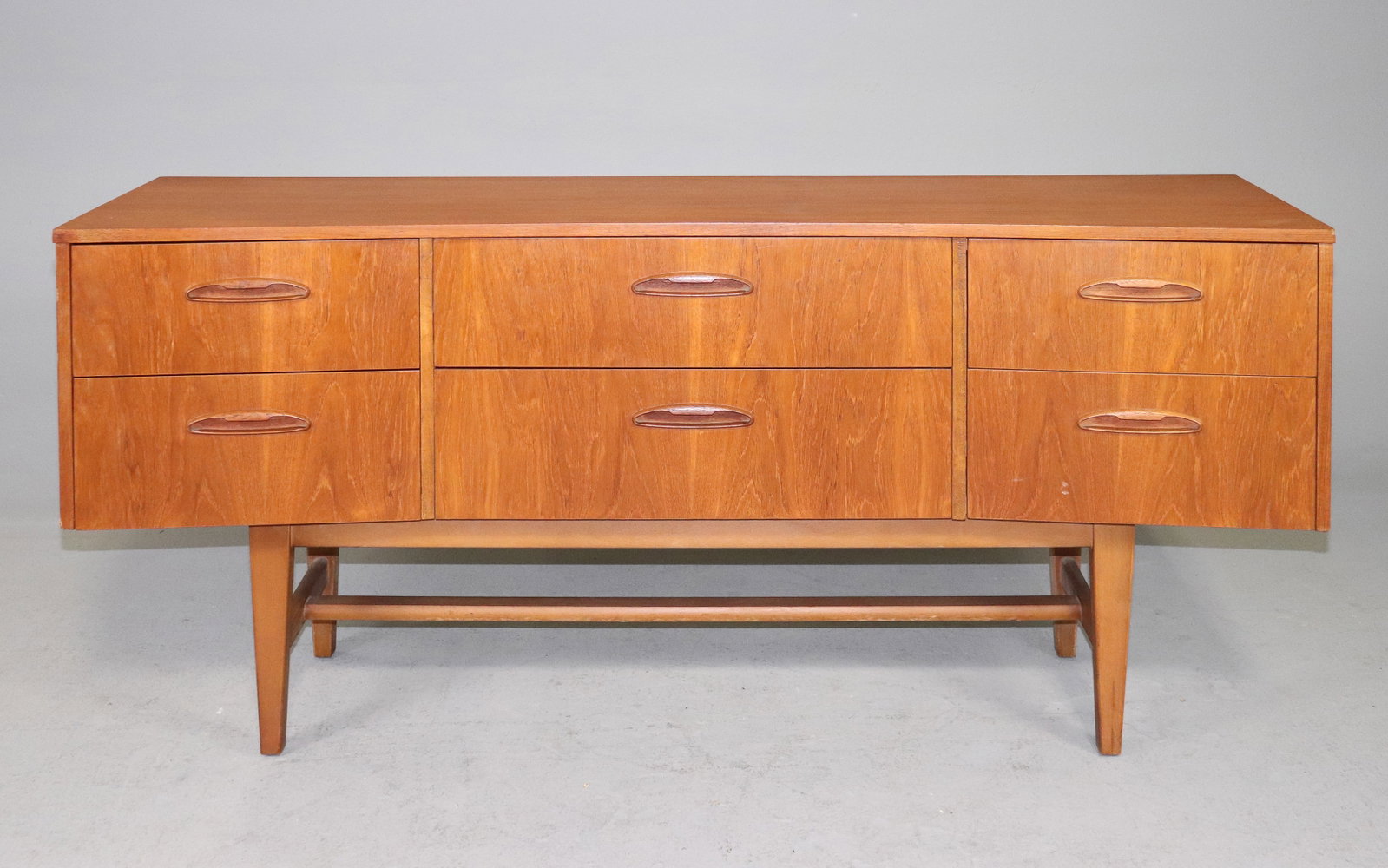 Mid Century Modern 6 Drawer Dresser: Danish Modern Style 6 Drawer Dresser - 26 in tall x 59 x 18