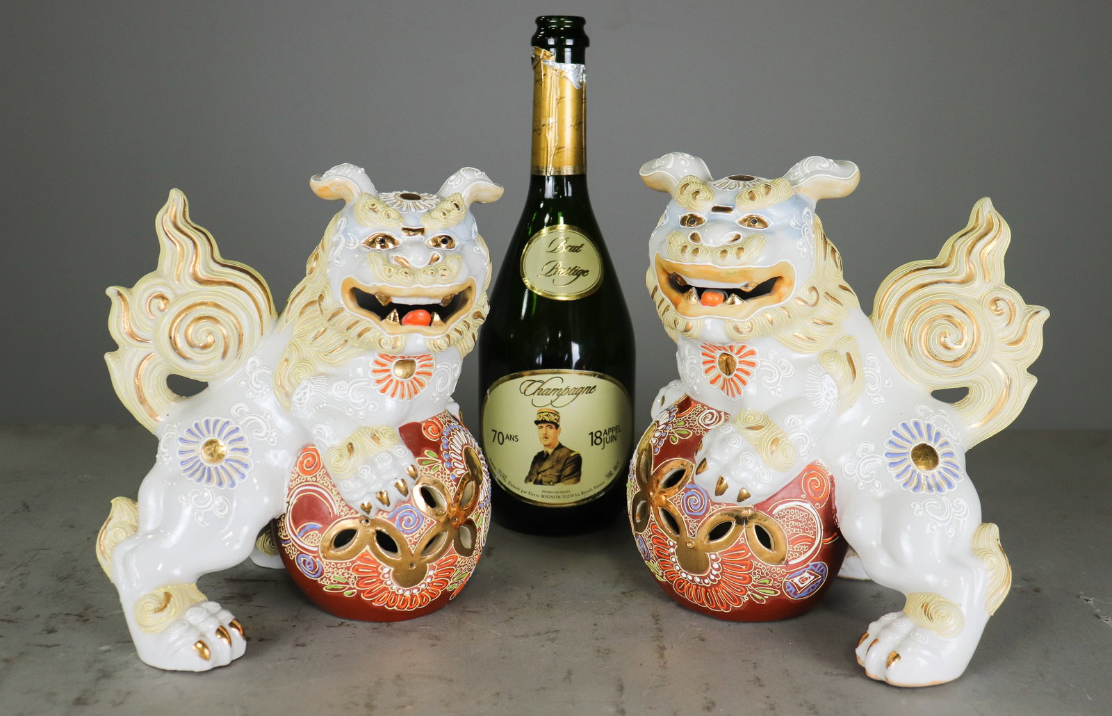 2 Vintage Asian Guardian Lions / Foo Dogs (1 of 5)