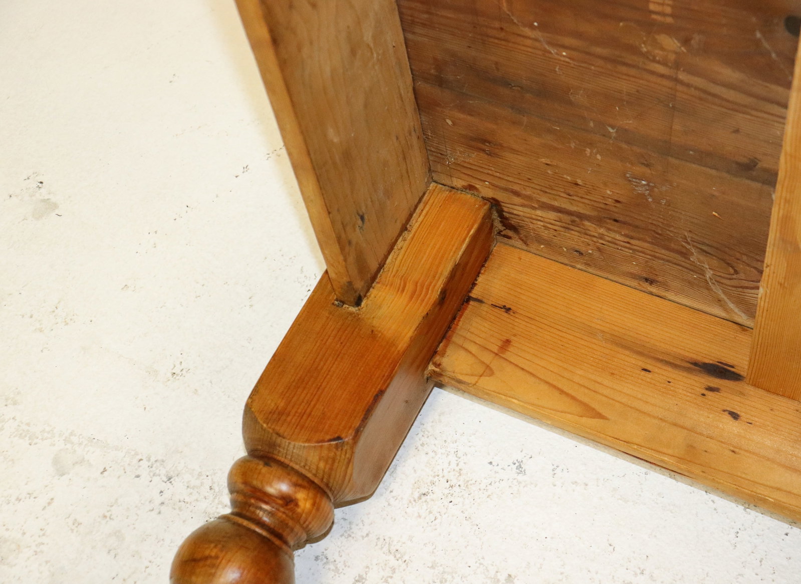 British Pine Turned Leg Table With Drawer - 7