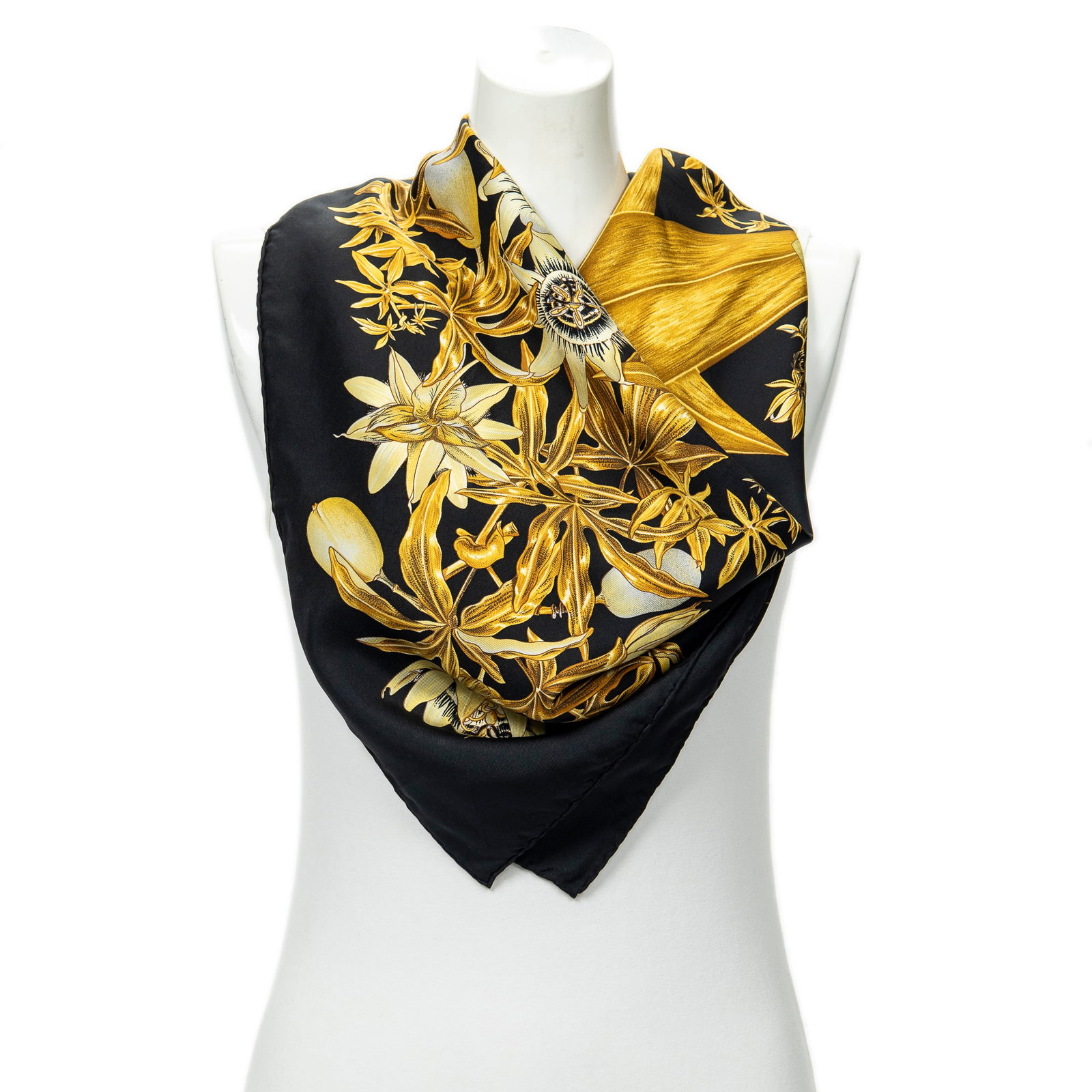 Hermes Scarf- Passiflores by Valerie Dawlat-Dumoulin (1 of 5)