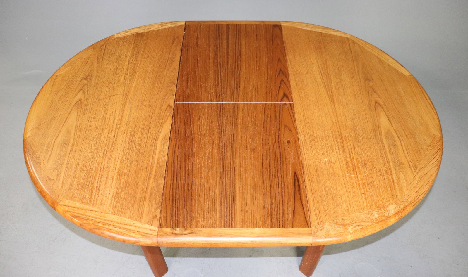 Mid Century Modern Round Dining Table - 4