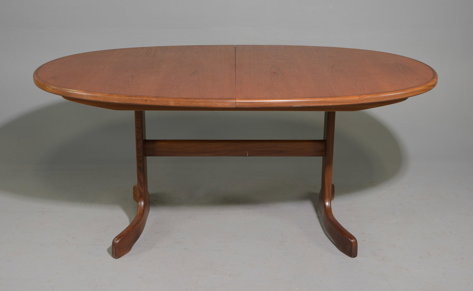 Oval Mid Century Teak Dining Table By G-Plan: This Danish Modern Style Teak Dining Table includes a pop-out butterfly style leaf & is made by Mid Century Modern Furniture Maker G Plan ( GPlan ), part of their fresco range. - 28.5 in tall x 64 x