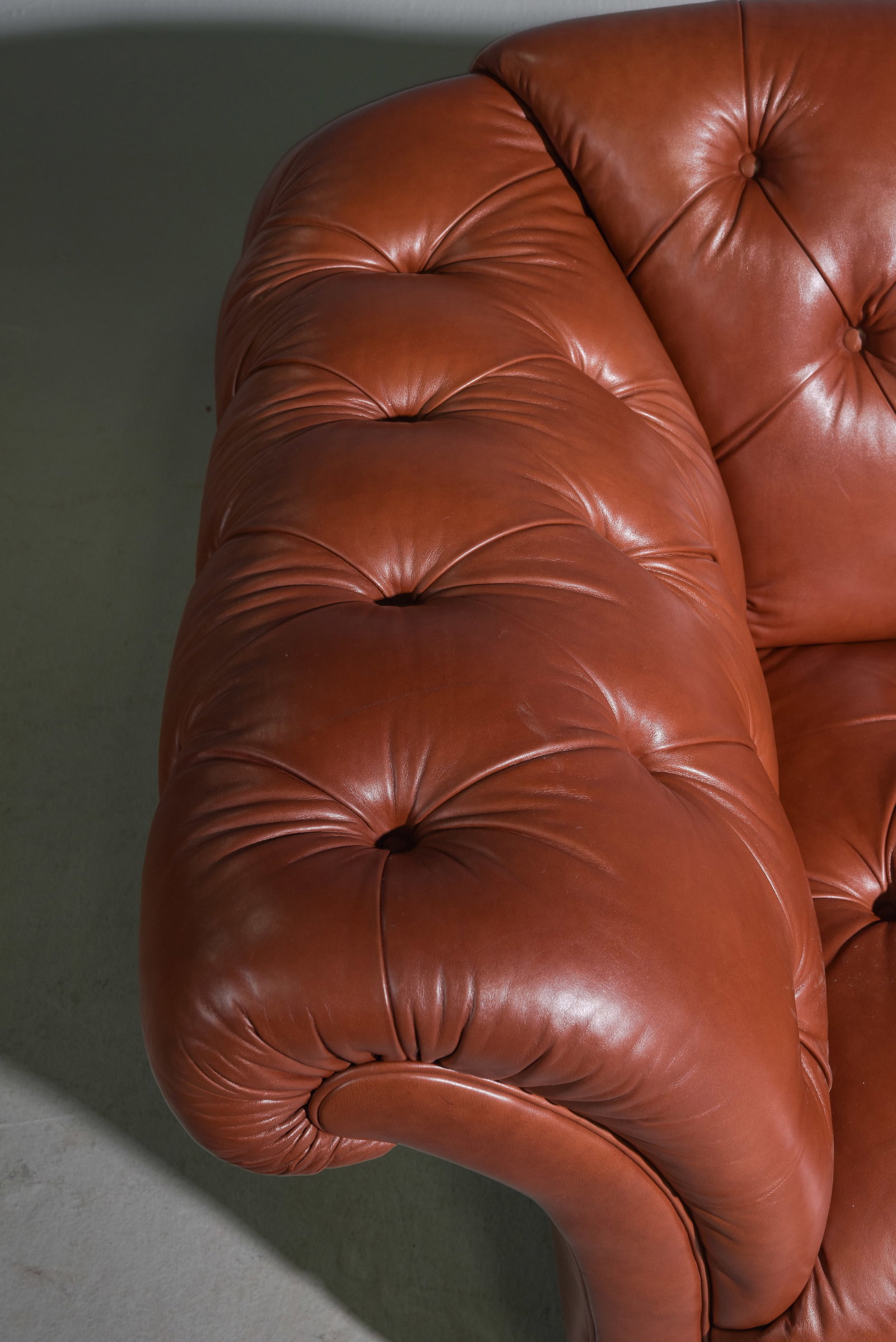 English Button Tufted Leather Scrolled Arm Sofa - 4