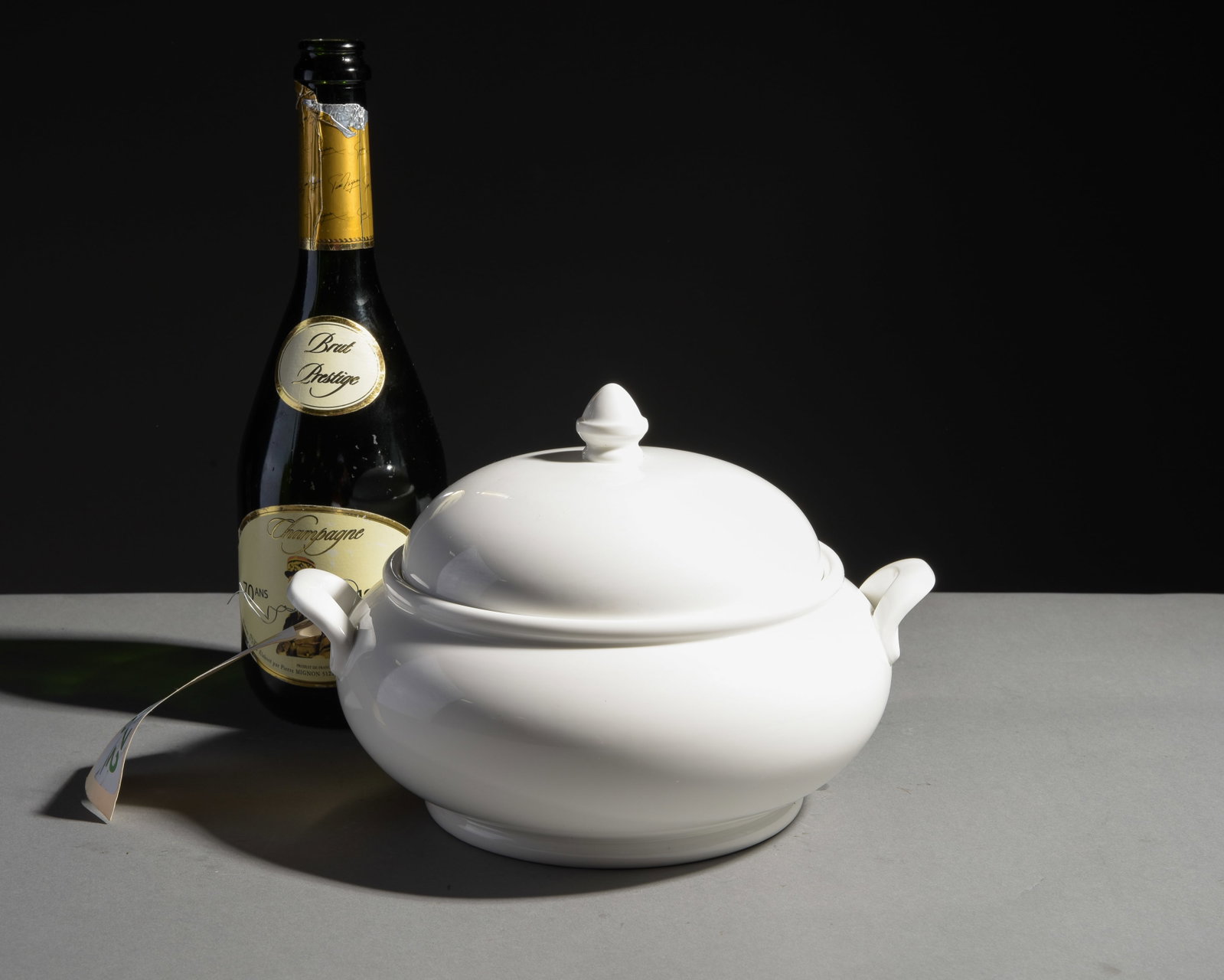 English Whiteware Tureen with Lid: English Whiteware Tureen with Lid - 7 in tall x 9 x 7