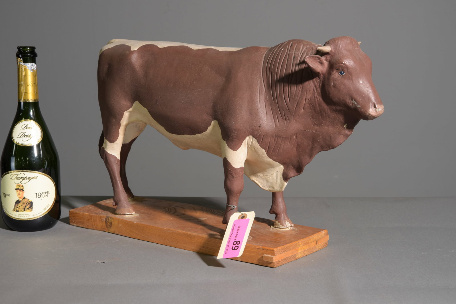 Vintage Large Dairy Shorthorn Bull mounted on wood base (1 of 5)