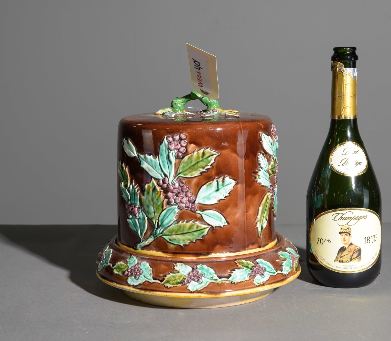 Majolica Stilton Cheese Dome / Keeper (1 of 7)