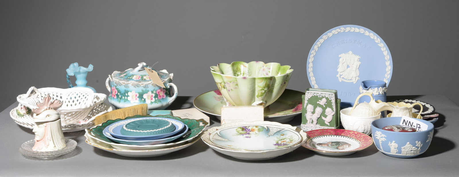 35pcs Assorted Wedgewood, Plates, Glassware, Etc. (1 of 6)