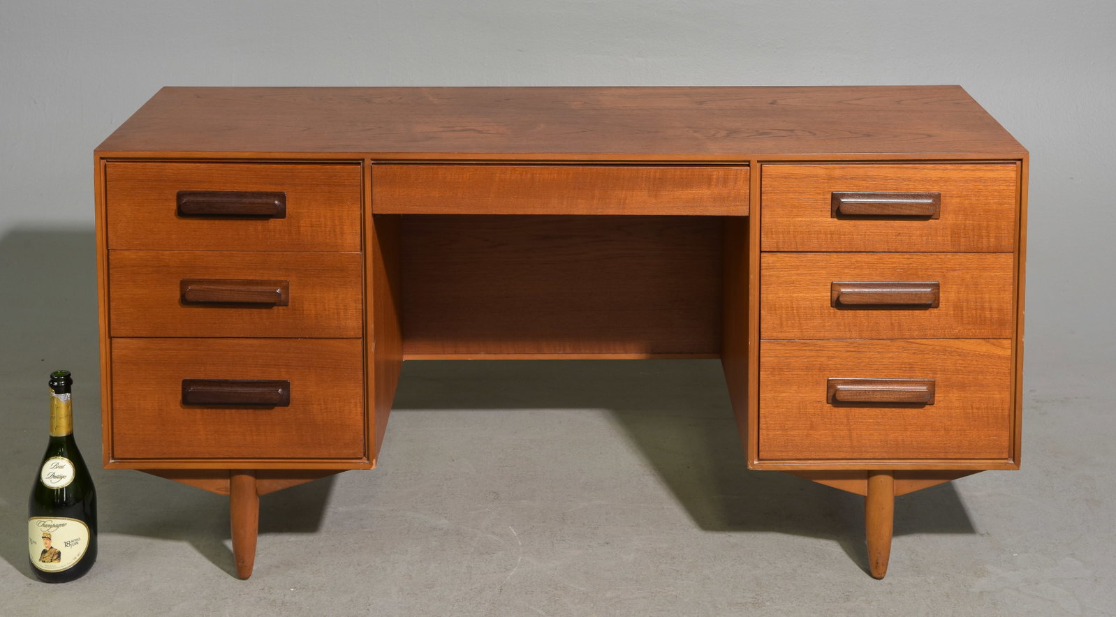 Mid Century Modern Dresser - William Lawerence (1 of 6)