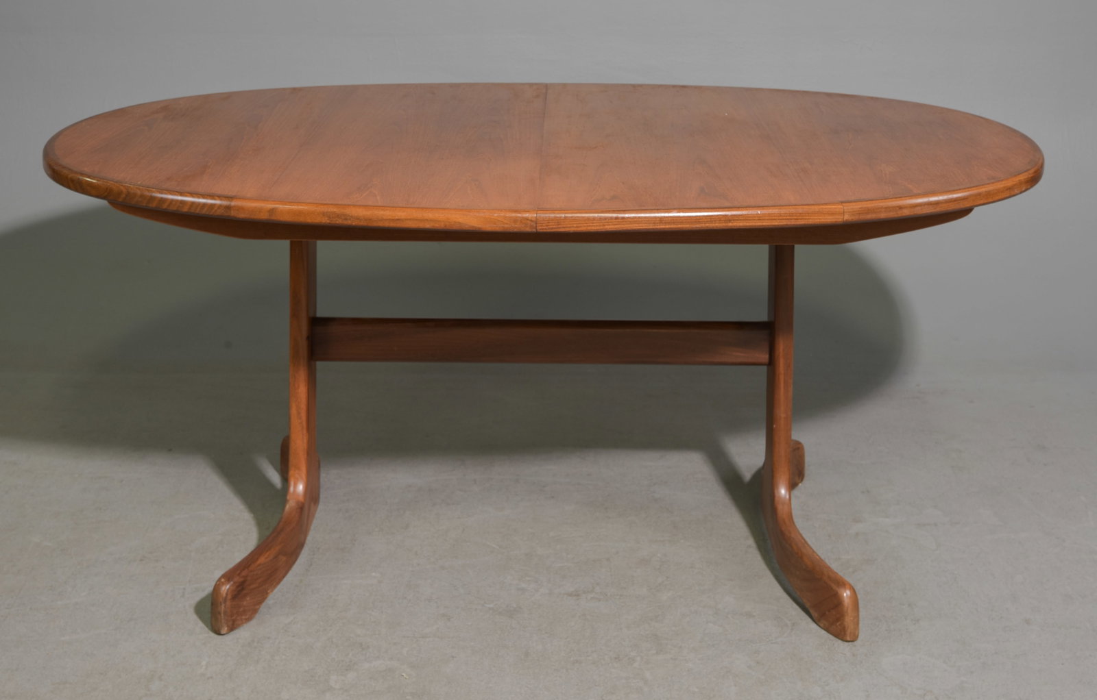 Oval Mid Century Teak Dining Table By G-Plan: This Danish Modern Style Teak Dining Table includes a pop-out butterfly style leaf & is made by Mid Century Modern Furniture Maker G Plan ( GPlan ), part of their fresco range. - 28.5 in tall x 64.5 x