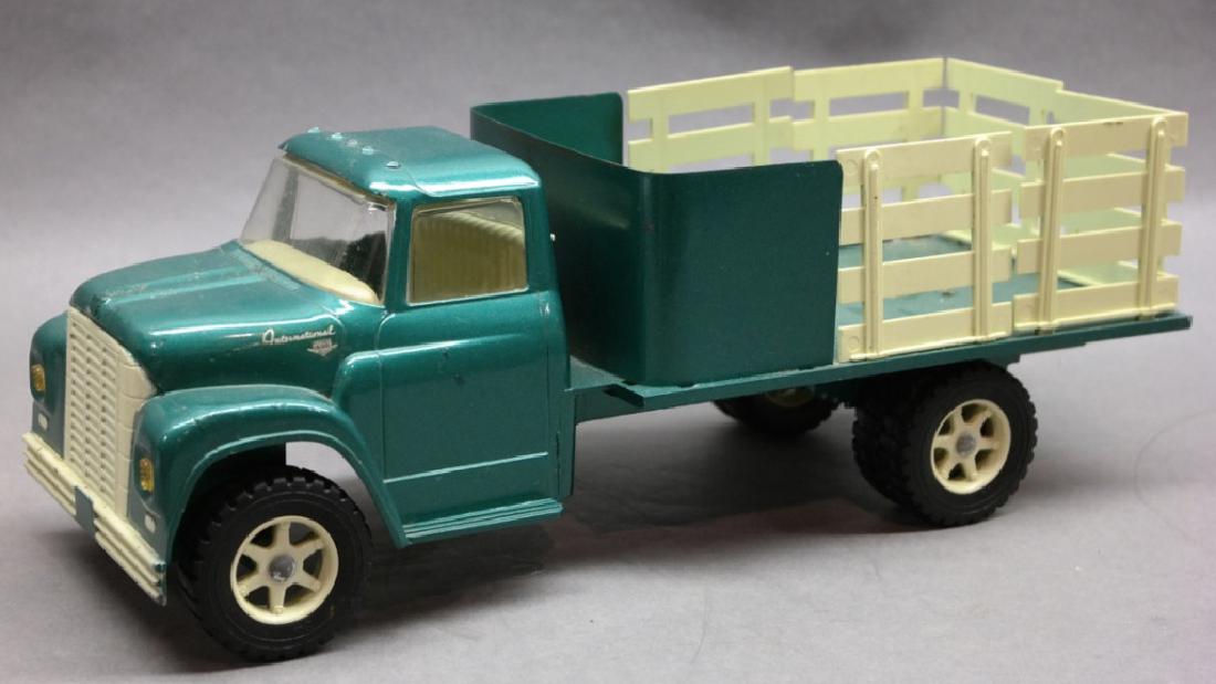 Ertl Stake Side Truck- Green- No Driver (1 of 9)