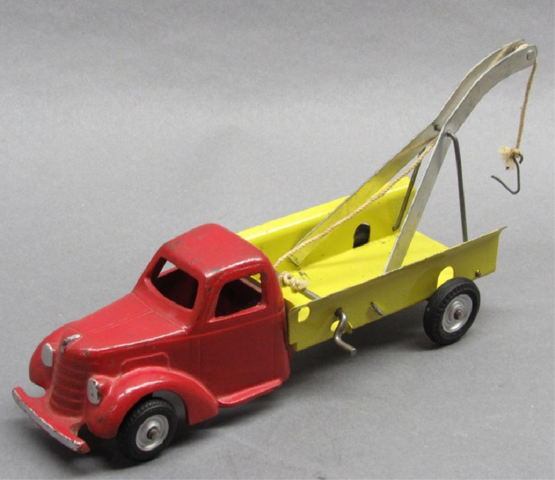 Cast Iron Arcade Wrecker no. 1650 (1 of 4)