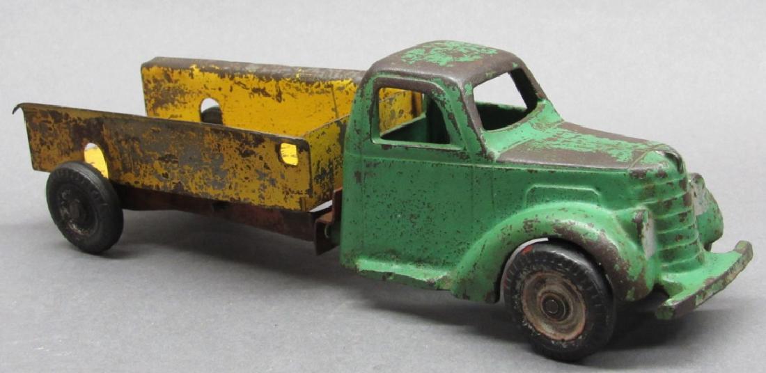 Cast Iron IH Dump Truck (1 of 9)