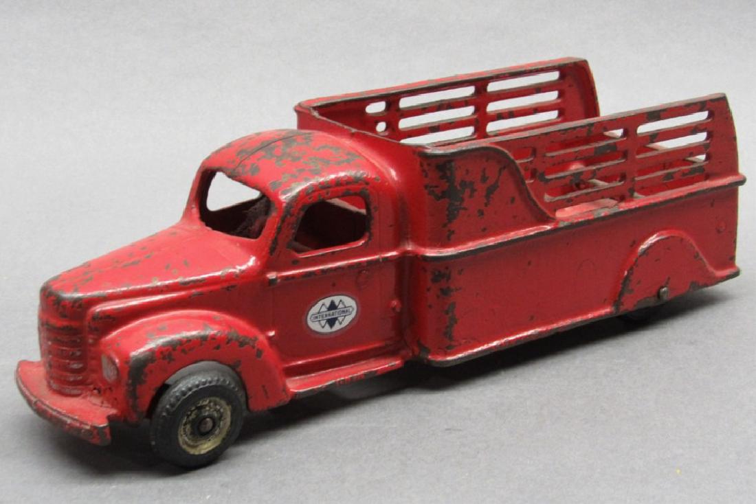 Cast Iron Arcade Stake Delivery Truck- no. 709 (1 of 8)