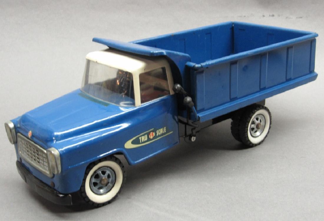 Tru Scale IH Hydraulic Dump Truck- Blue/White (1 of 7)