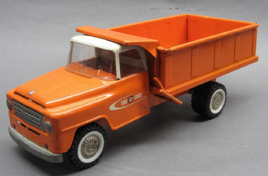 Tru Scale IH Dump Truck (1 of 8)