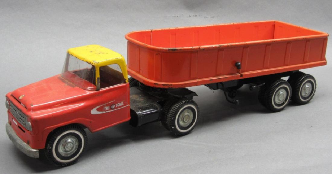 Tru Scale Semi w/ Hydraulic Dump- Tri-Color (1 of 12)