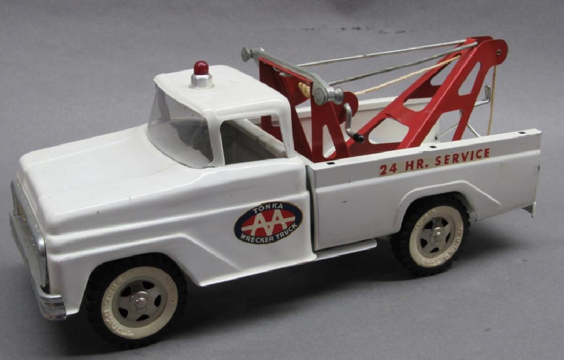 Tonka AA Wrecker Truck: 14", all original, minor paint wear and storage dust.