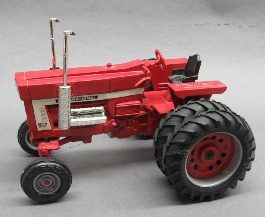 Ertl 1468 Farmall IH WF Tractor 1995 Toy Show (1 of 7)