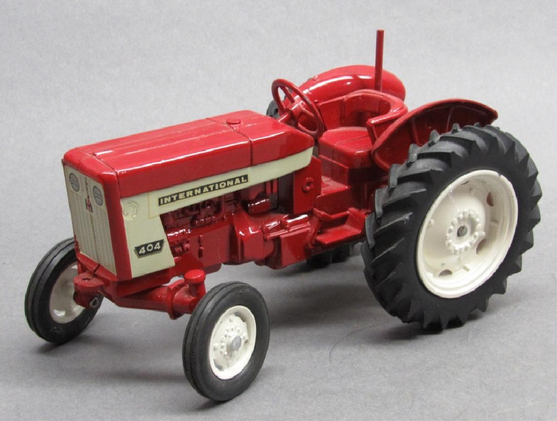 Ertl IH 404WF  1962 Restored 3pt Hitch (1 of 6)