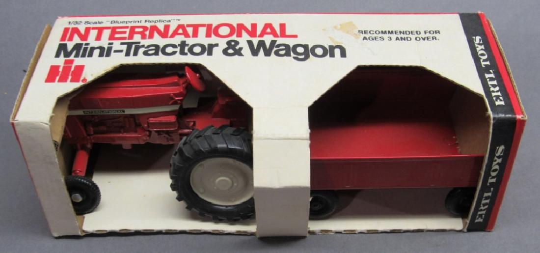 Ertl IH Mini Tractor & Wagon 1/32 Scale- red box (1 of 5)