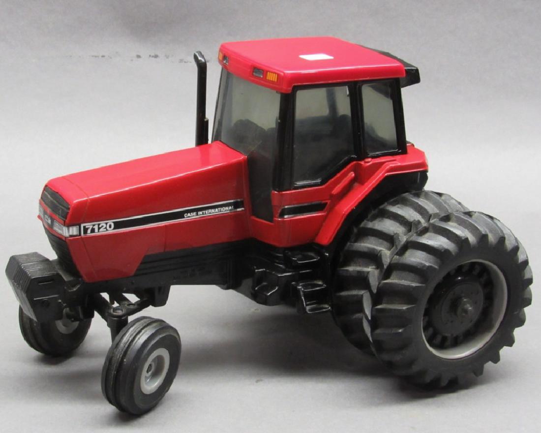 Ertl Case IH  7120 wide front Tractor 1987 SE (1 of 7)