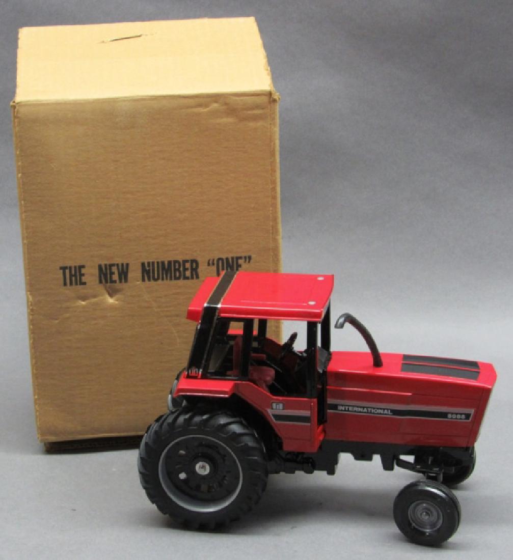 Ertl Case IH 5088 WF Tractor Special Edition 1981 (1 of 7)