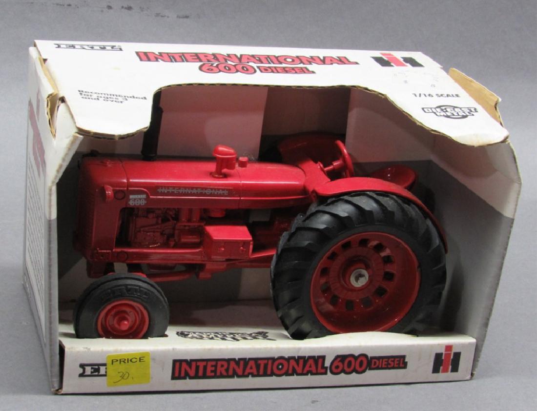 Ertl Case IH  600 Diesel Tractor in Orig Pkg 1995 (1 of 6)