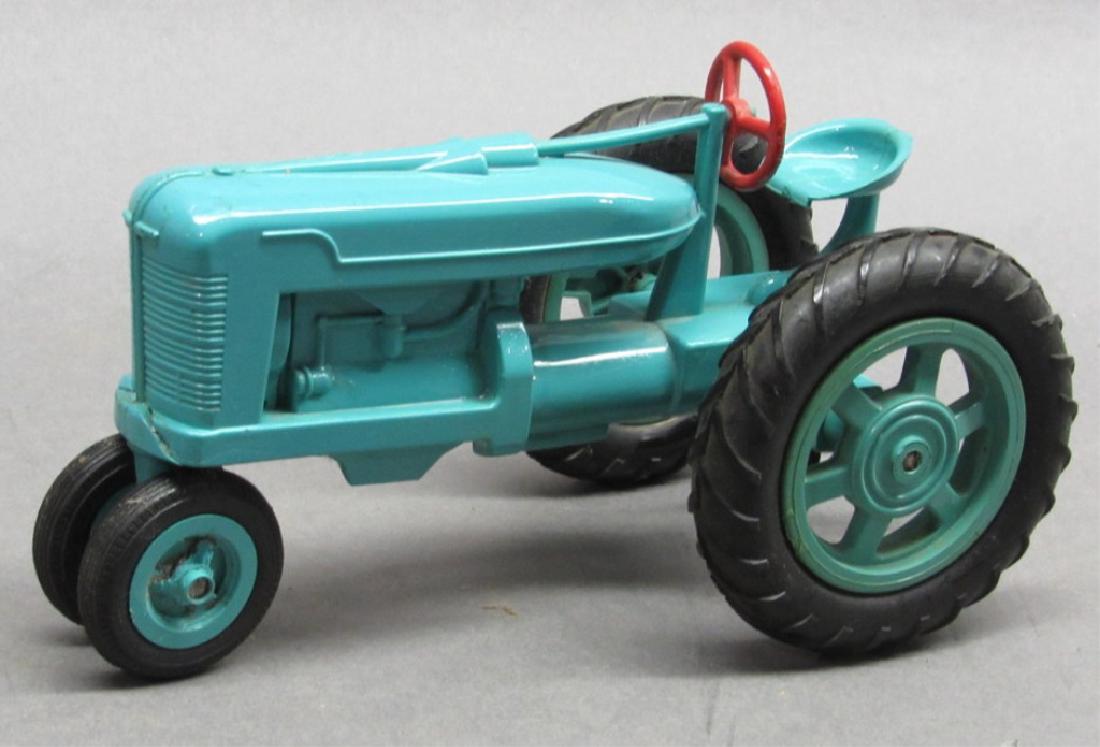 Product Miniatures McCormick Farmall M- Green (1 of 6)