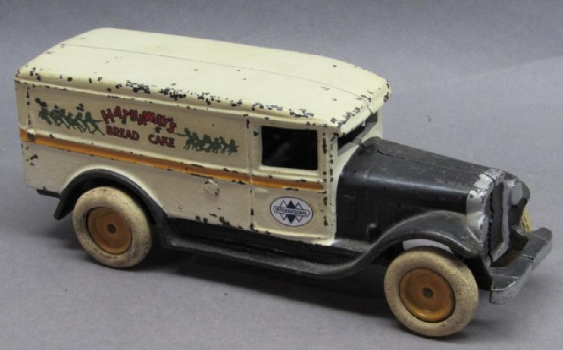 1932 Arcade Cast Iron Hathaway Bakery Truck (1 of 8)